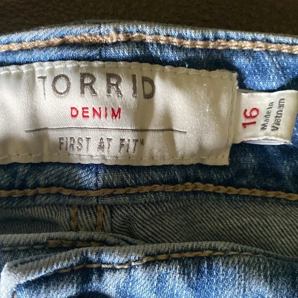 Torrid - Picture 3 of 4